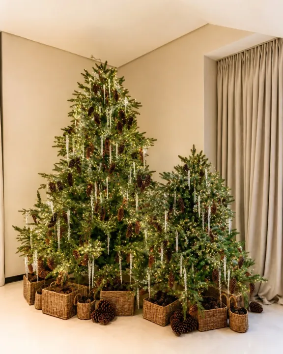 Forêt d'Hiver — brazi 270 cm și 210 cm în coșuri de răchită