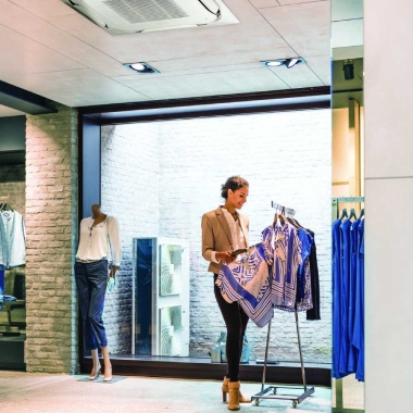 Aparat aer conditionat Daikin SkyAir Advance FCAG100B ambient interior birou open-space modern